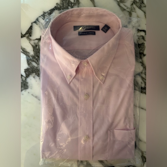 Tommy Hilfiger Button Down men’s Pink collared shirt Size Medium - Picture 1 of 3